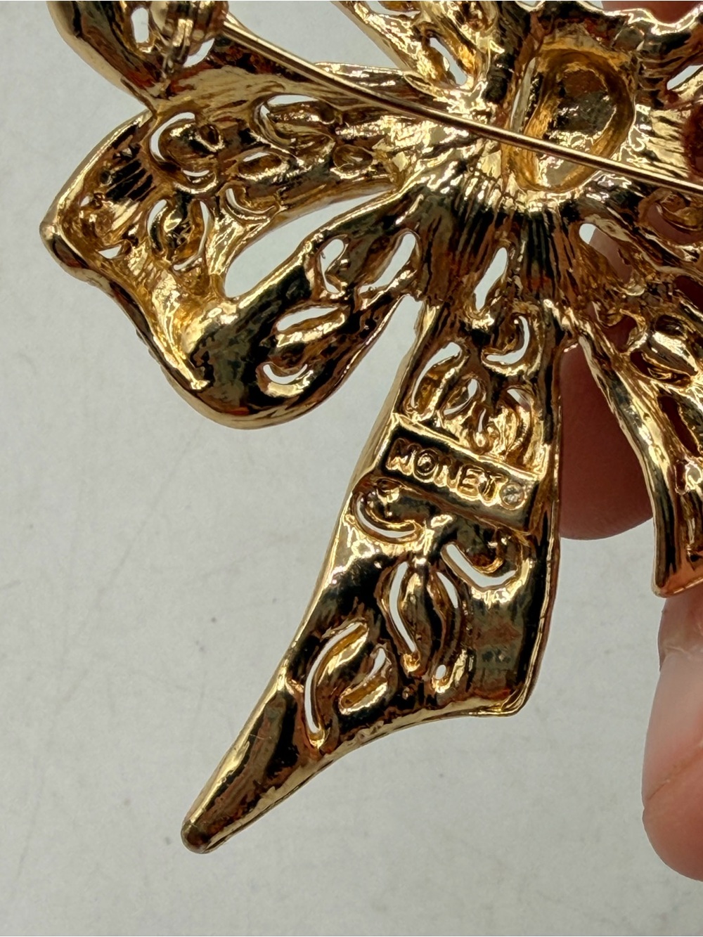 MONET GOLD TONE RHINESTONE BOW BROOCH STATEMENT PIN - Picture 5 of 6